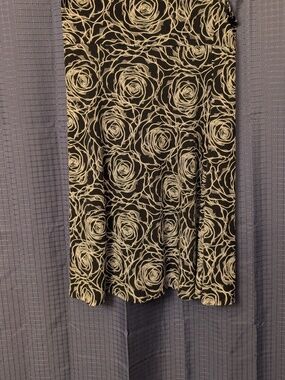 LuLaRoe Black and White Rose Pattern A-Line Skirt L Like New